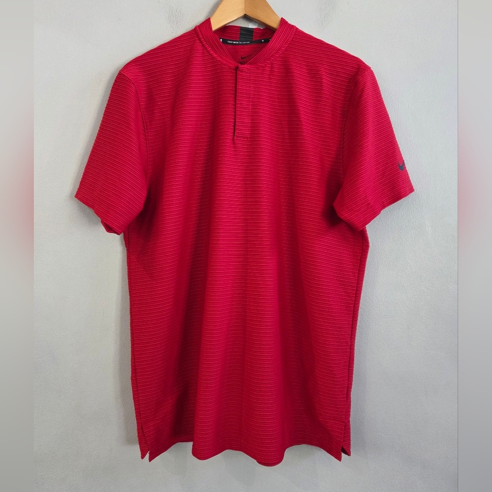 Nike Tiger Woods Polo Shirt Men's Size Medium Red Blade Collar Snap Golf Ribbed